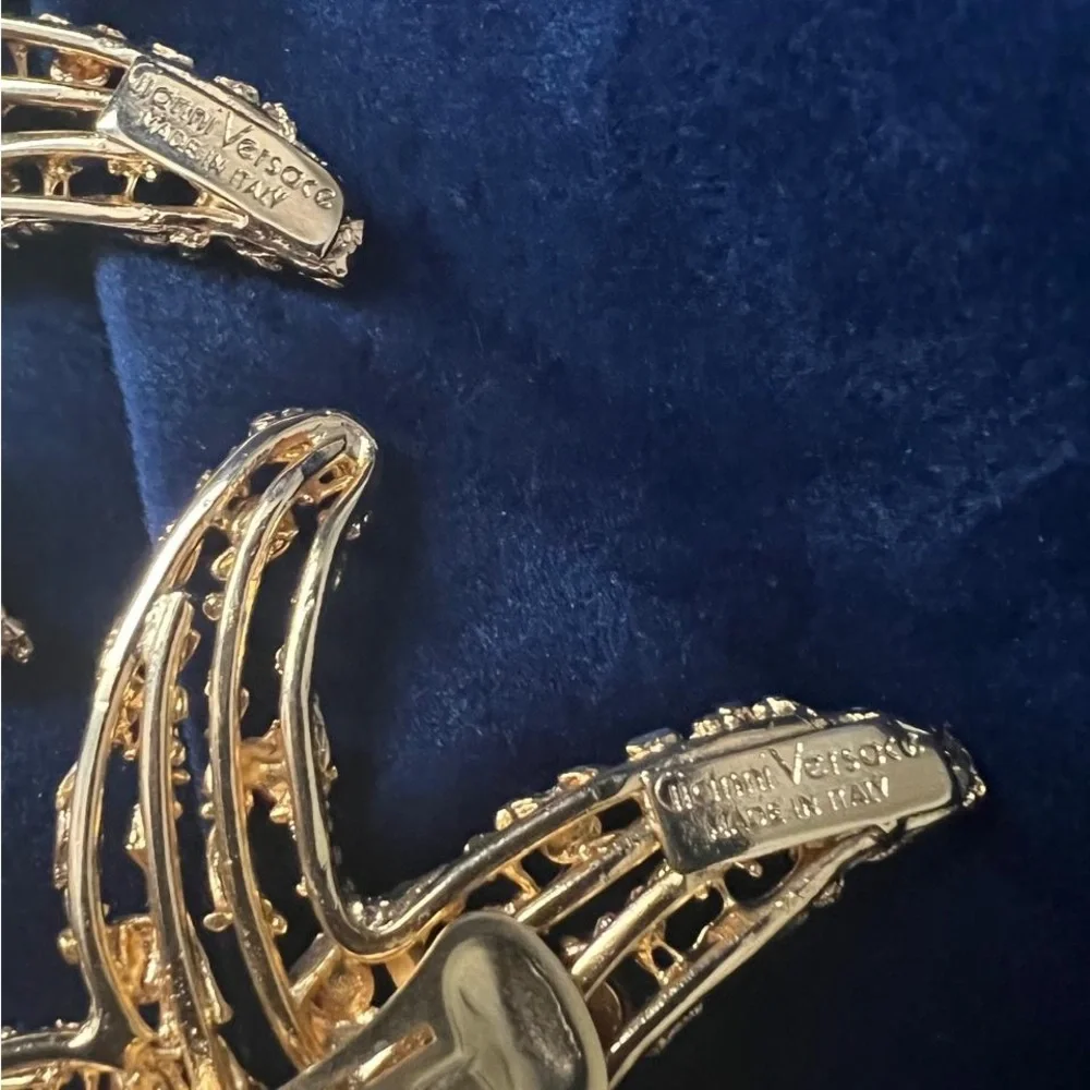 VNTG Gianni Versace Gold Starfish clip on earrings - Picture 6 of 6